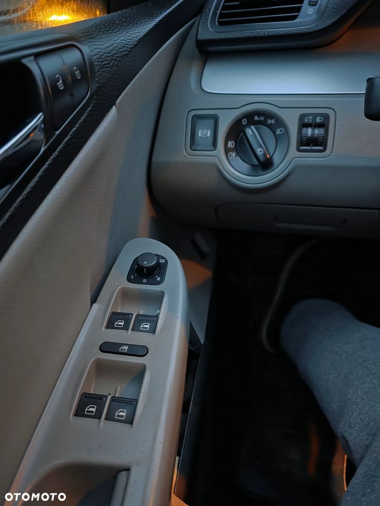 Volkswagen Passat 2.0 TDI DPF DSG Highline - 2