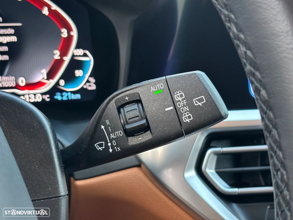 BMW 330 e Touring Line Sport Auto - 24