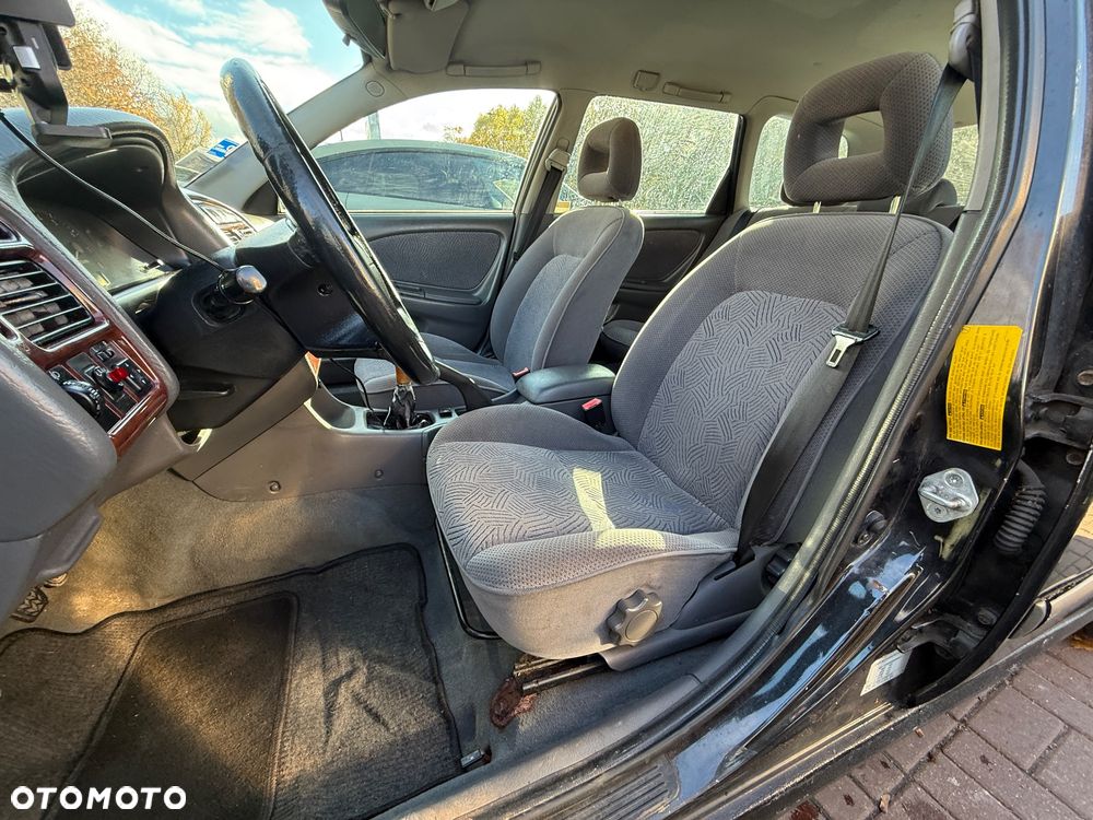 Toyota Avensis 2.0 Sol - 30