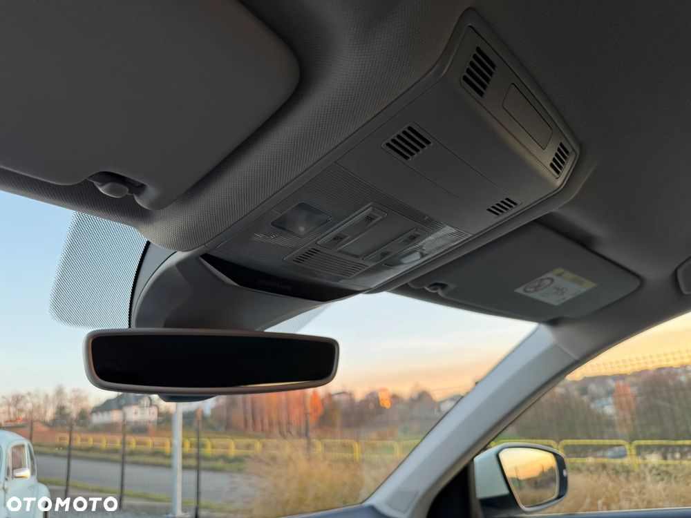 Volkswagen T-Roc 2.0 TDI SCR DSG Style - 31