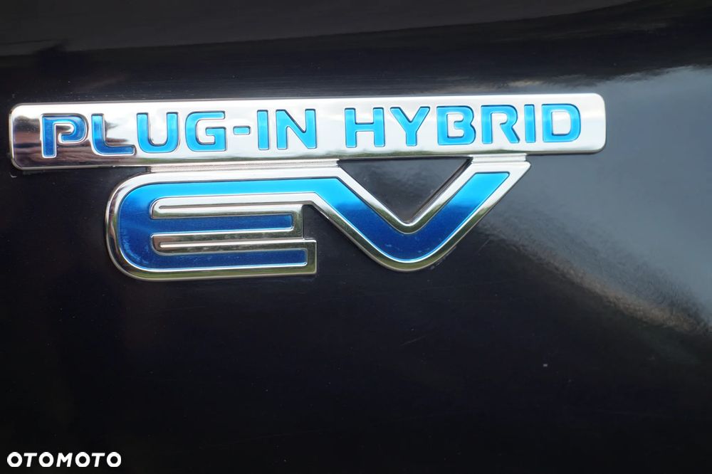 Mitsubishi Outlander Instyle NAVI + - 23