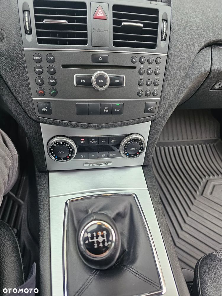 Mercedes-Benz Klasa C 180 CGI BlueEFFICIENCY Avantgarde - 11