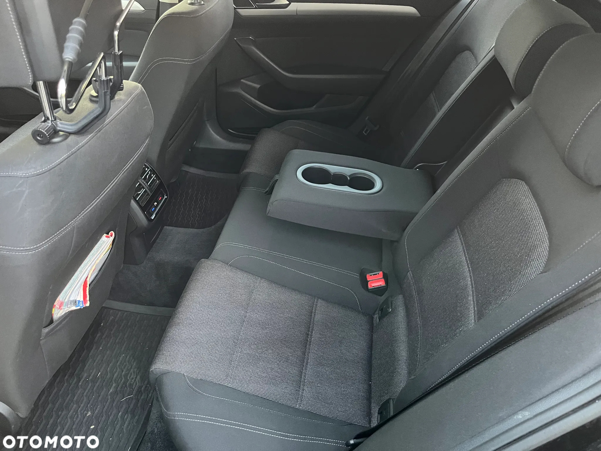 Volkswagen Passat - 11