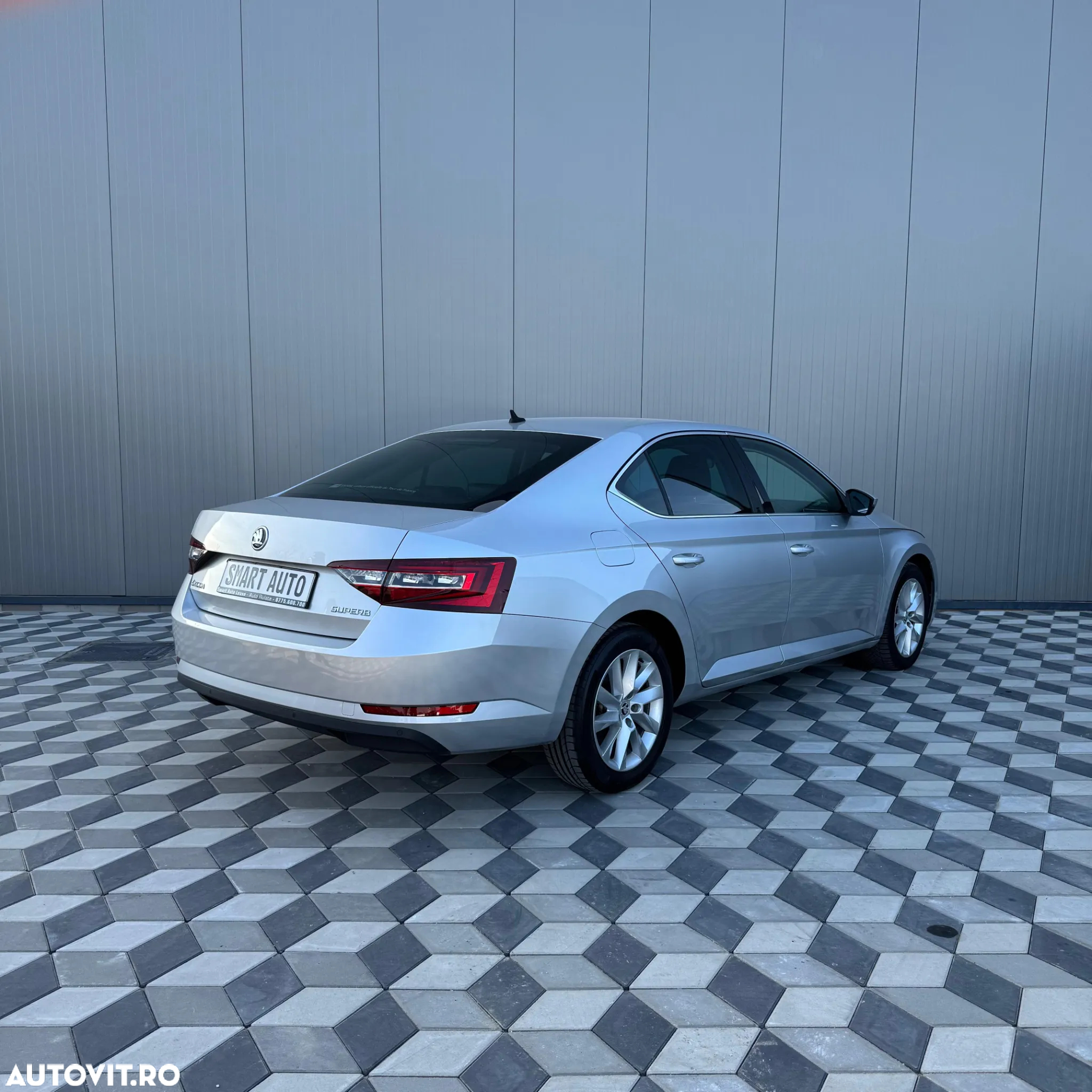 Skoda Superb 2.0 TDI DSG L&K - 4