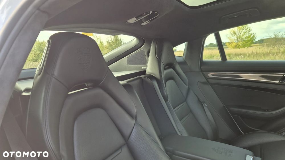 Porsche Panamera 4 E-Hybrid - 17