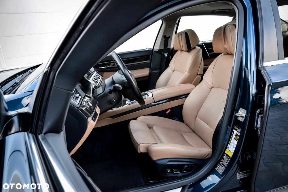 BMW Seria 7 740i L - 25