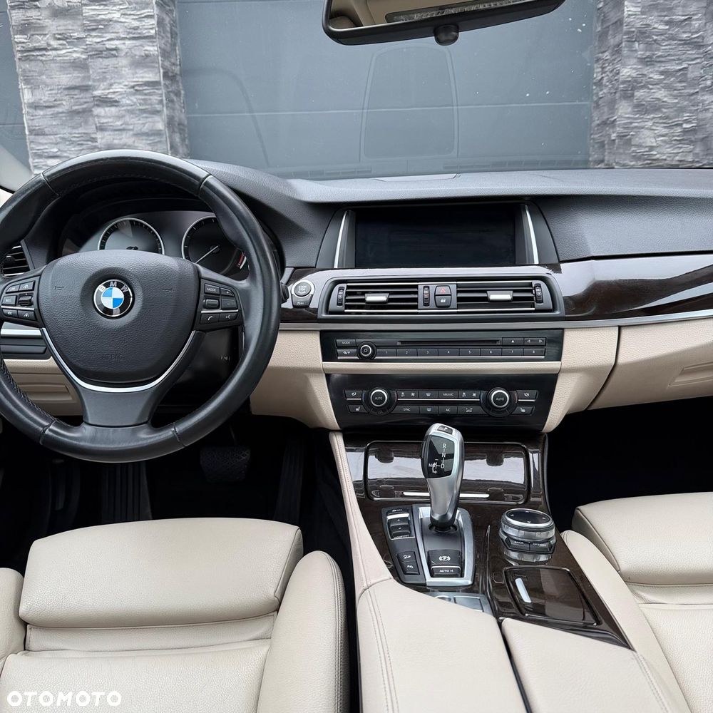BMW Seria 5 525d xDrive Sport-Aut Modern Line - 20