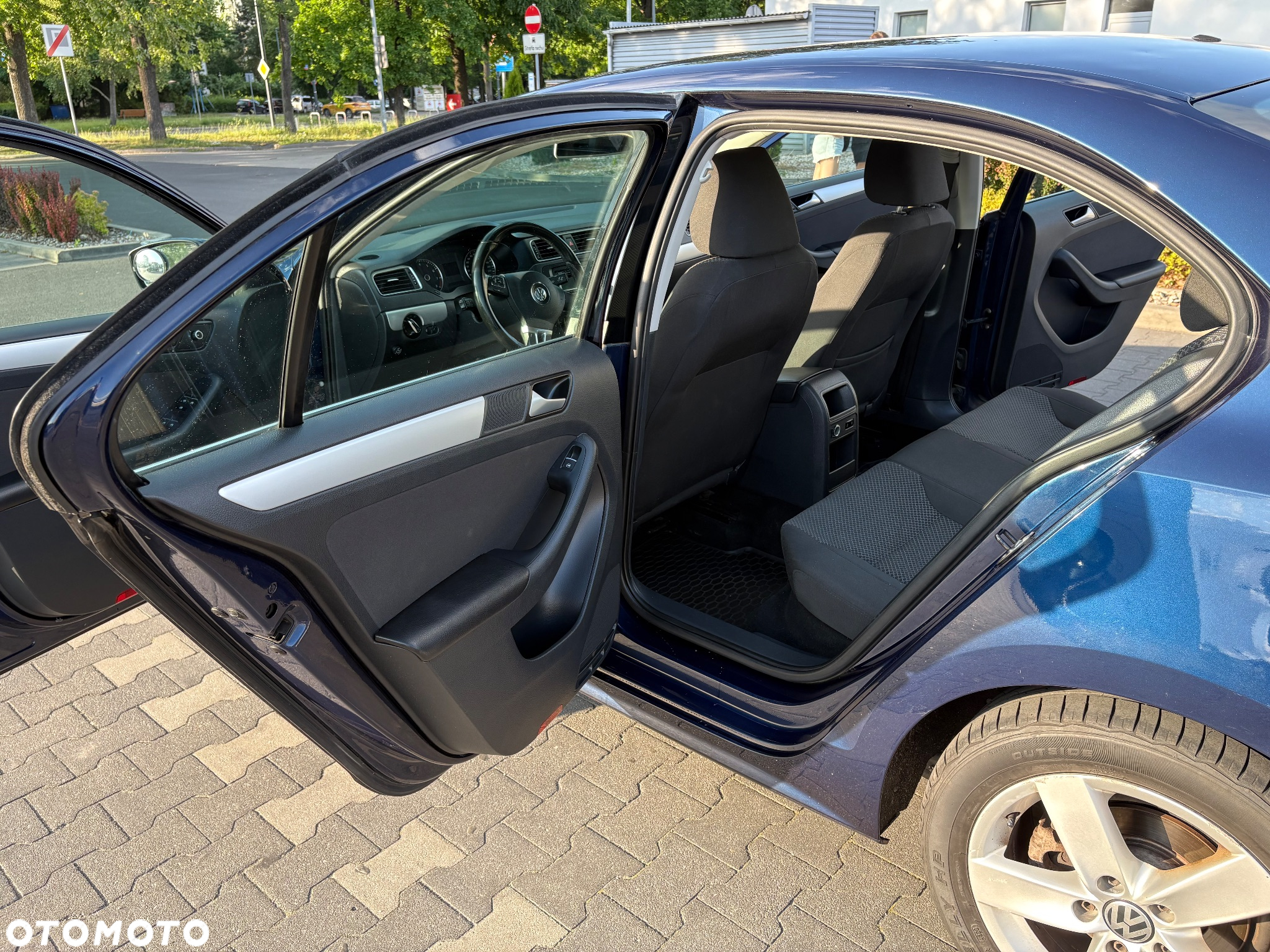 Volkswagen Jetta 1.8T SE - 12