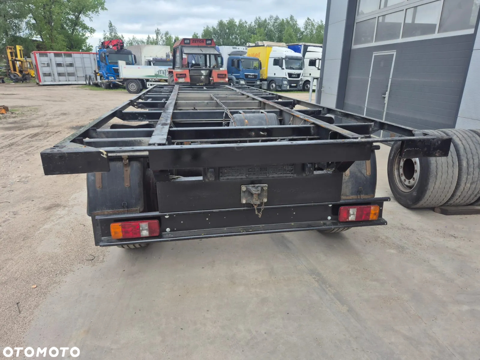 Schmitz Cargobull Przyczepa Krone na resorze - 7