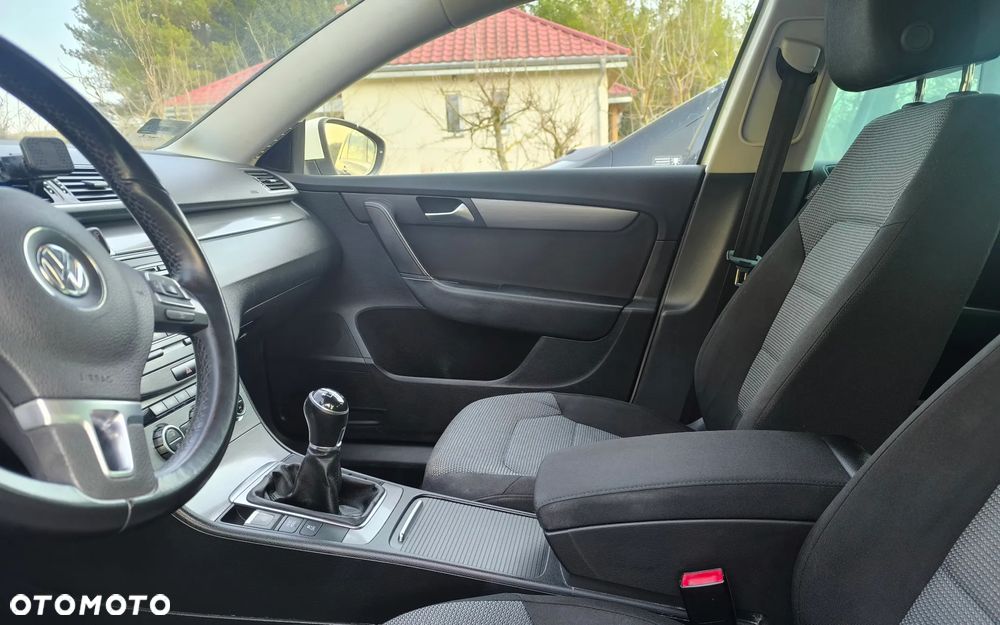 Volkswagen Passat - 8