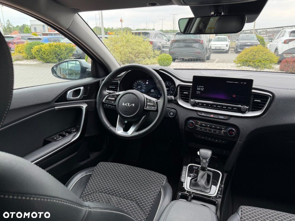 Kia Ceed - 10
