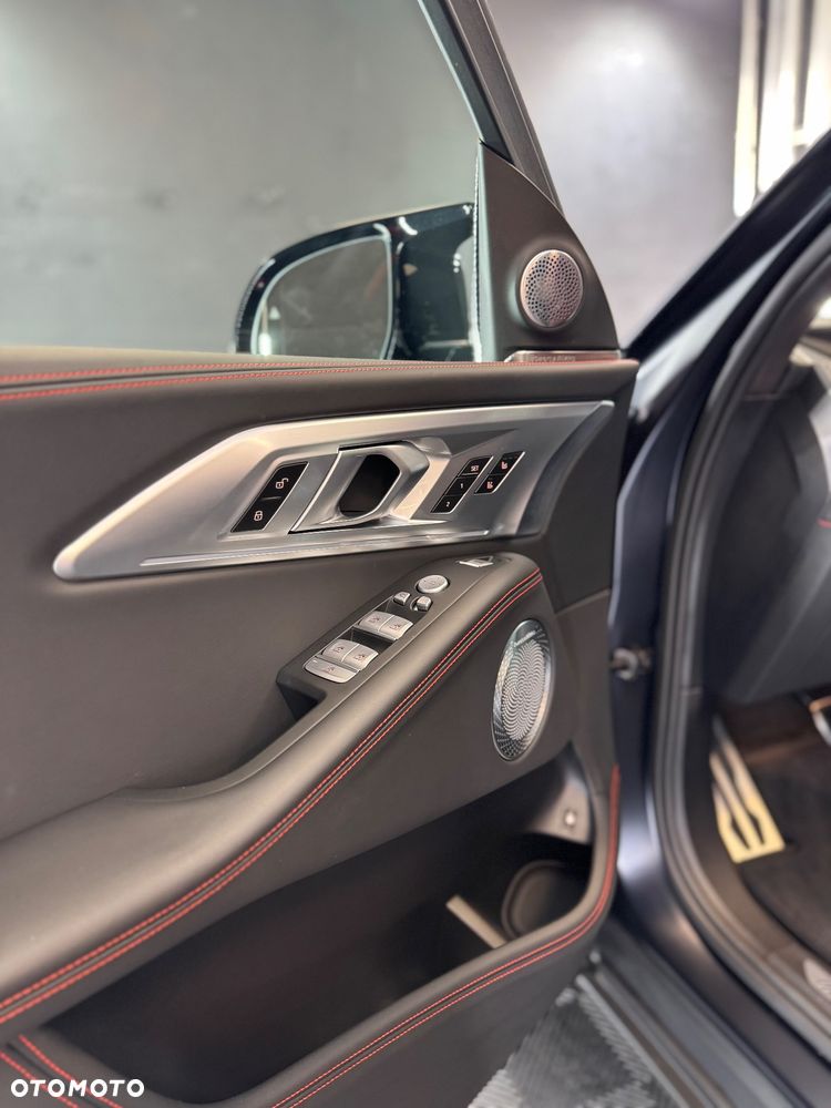BMW XM - 12