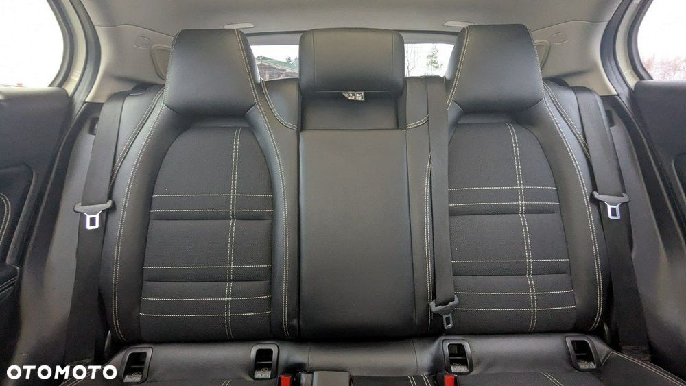 Mercedes-Benz GLA - 14