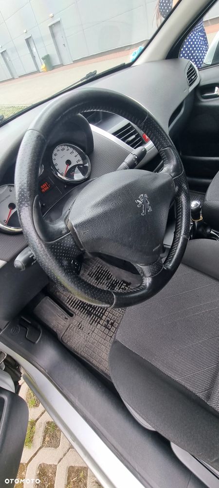 Peugeot 207 1.6 HDi - 12