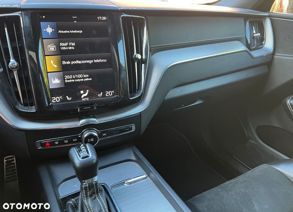 Volvo XC 60 T5 R-Design - 6