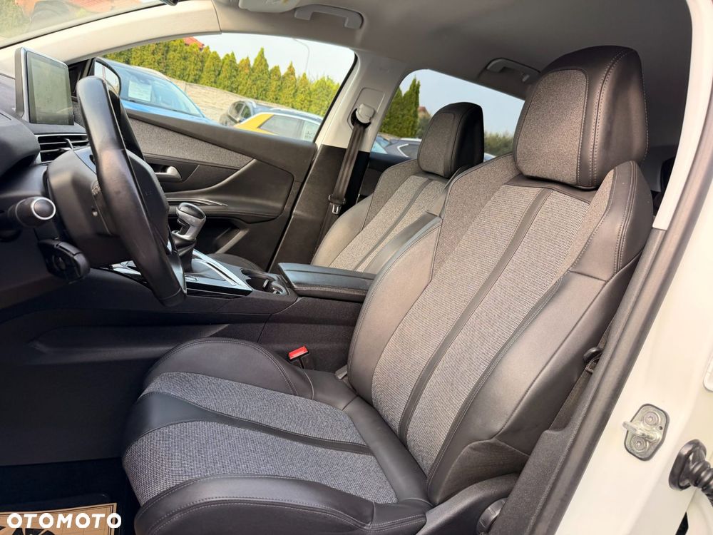 Peugeot 3008 1.2 PureTech Allure S&S - 32
