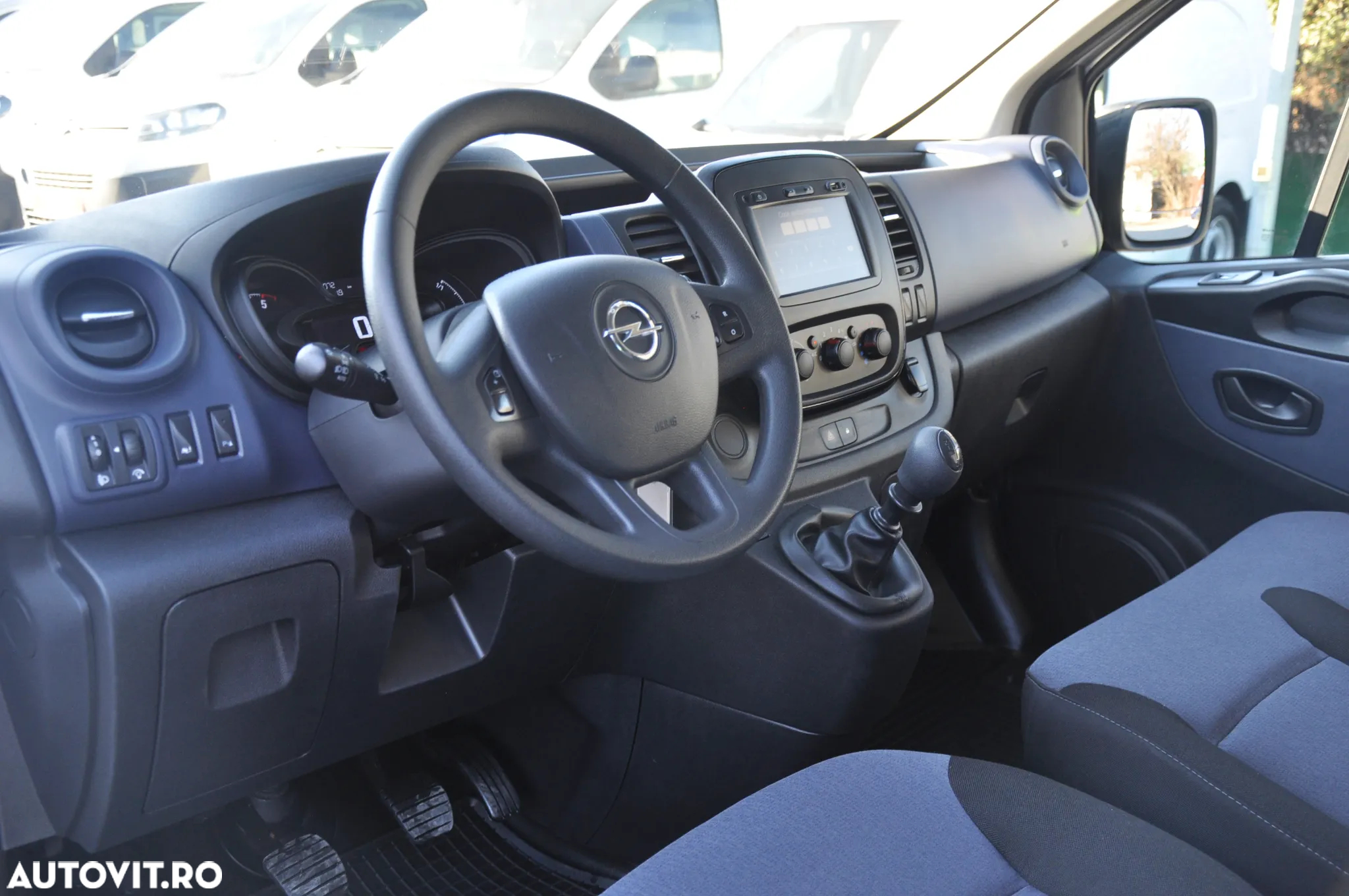 Opel Opel Vivaro L2H1 9 Locuri - 15