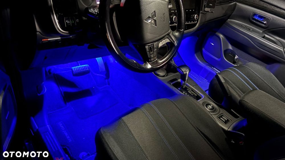 Mitsubishi Outlander - 24