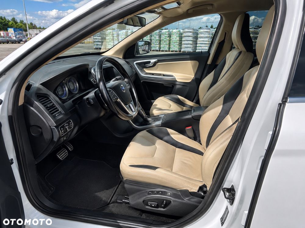 Volvo XC 60 D5 AWD RDesign - 11