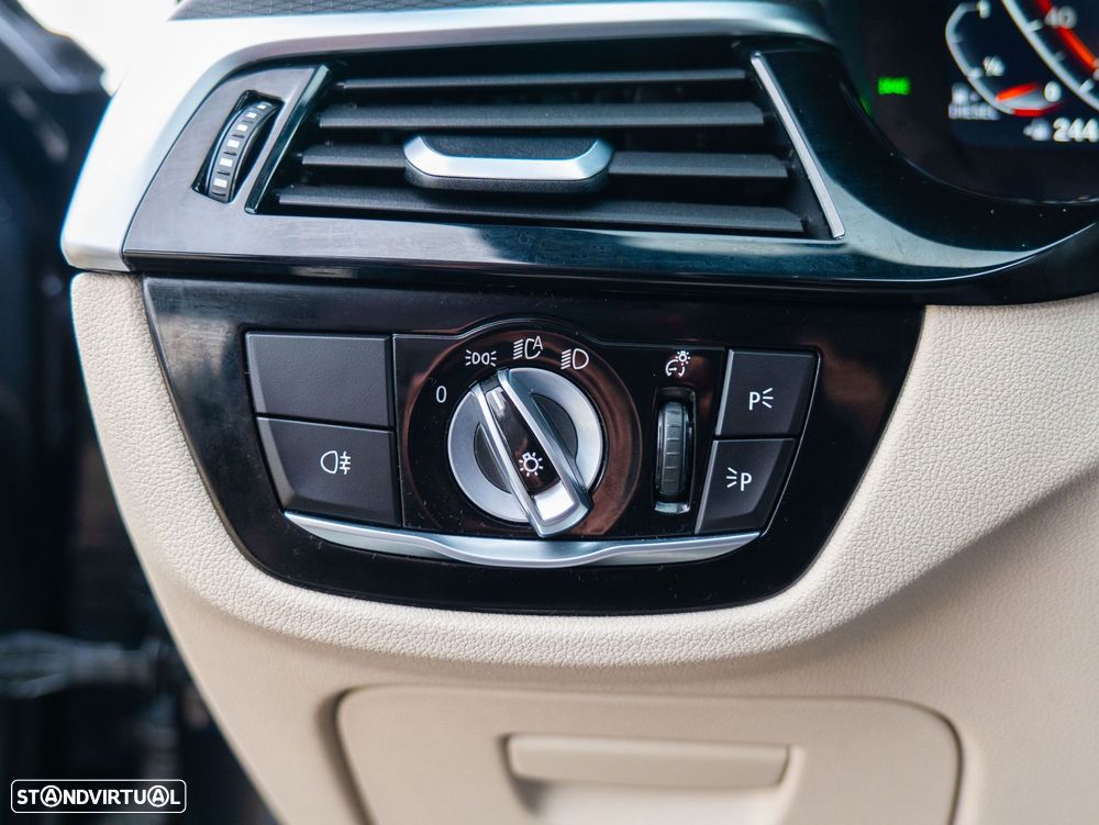 BMW 520 d Pack Desportivo M Auto - 20