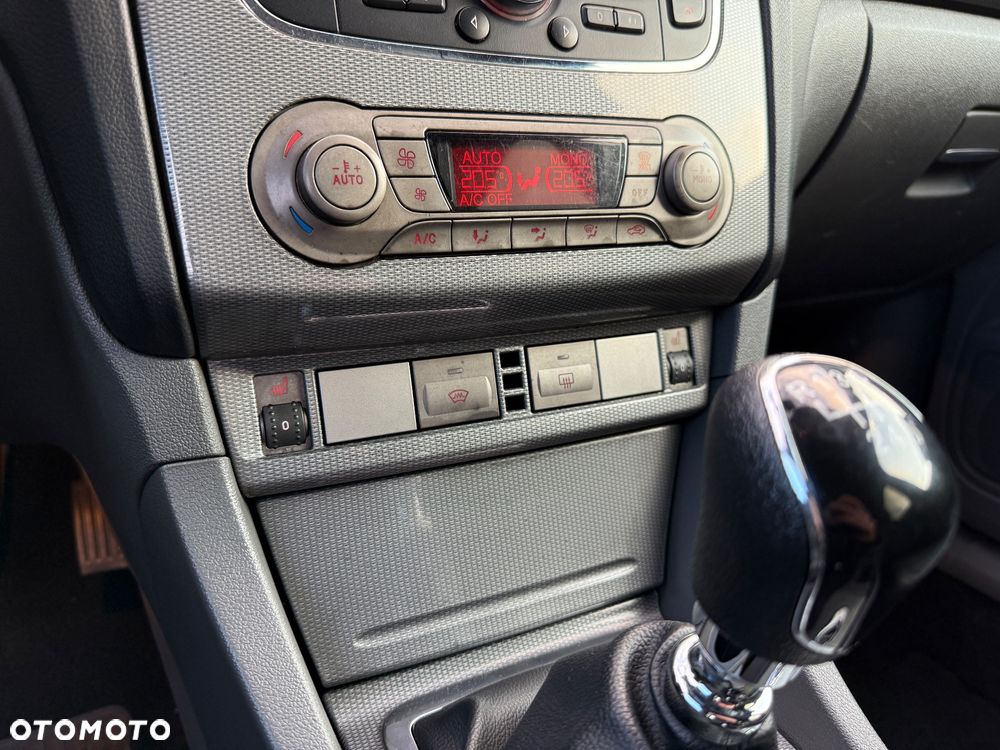 Ford Focus 2.0 TDCi DPF Titanium - 12