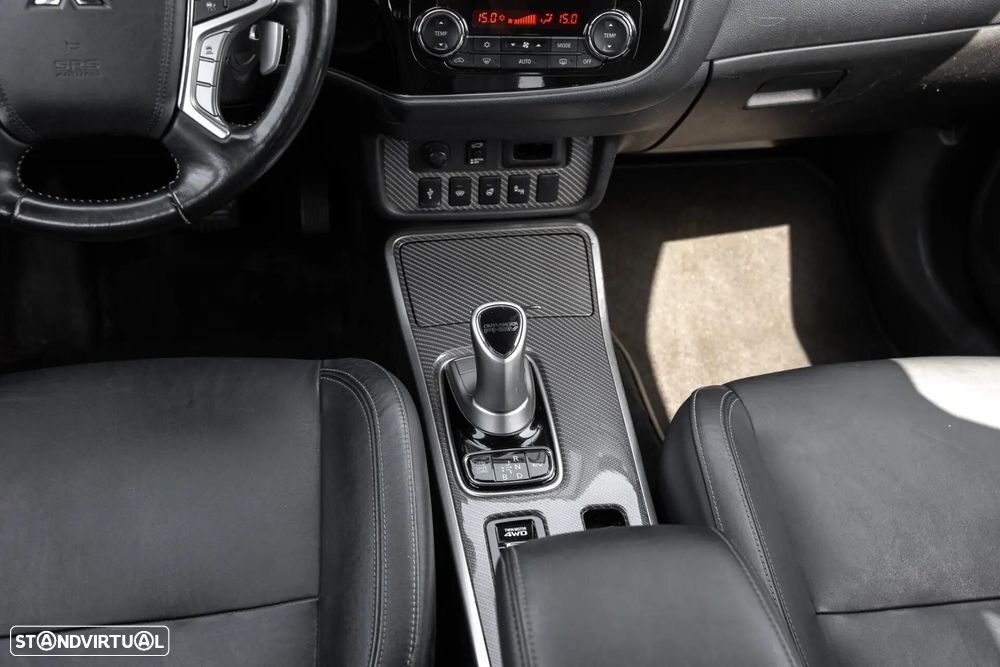 Mitsubishi Outlander 2.4 Instyle - 19