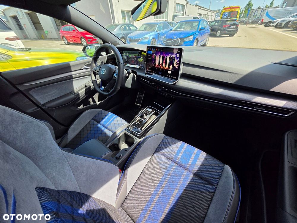 Volkswagen Golf - 22