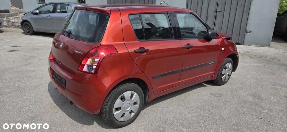 SUZUKI SWIFT IV 1,3 benzyna sanki wózek silnika belka przód - 1