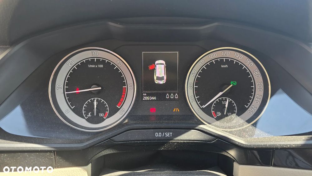 Skoda Superb 2.0 TDI L&K DSG - 9