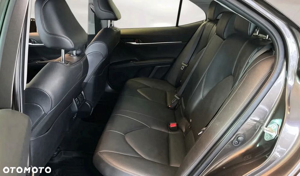 Toyota Camry Executive - 7