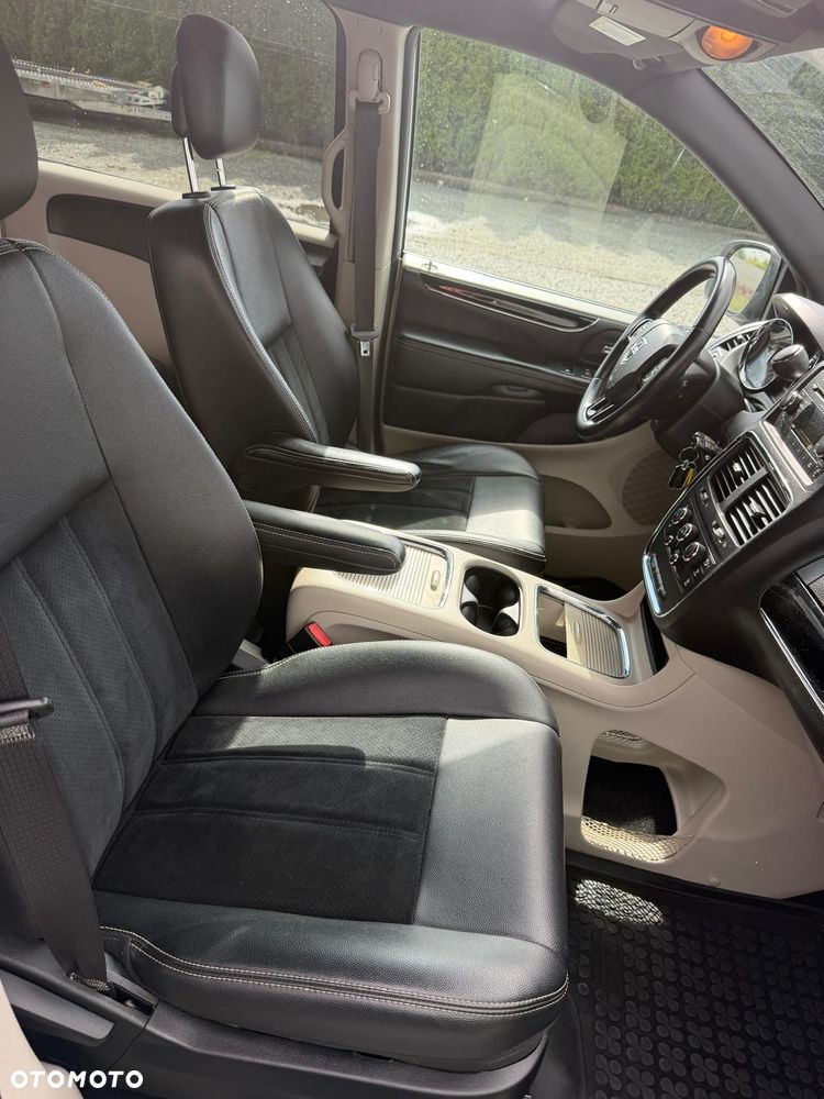 Dodge Caravan - 20