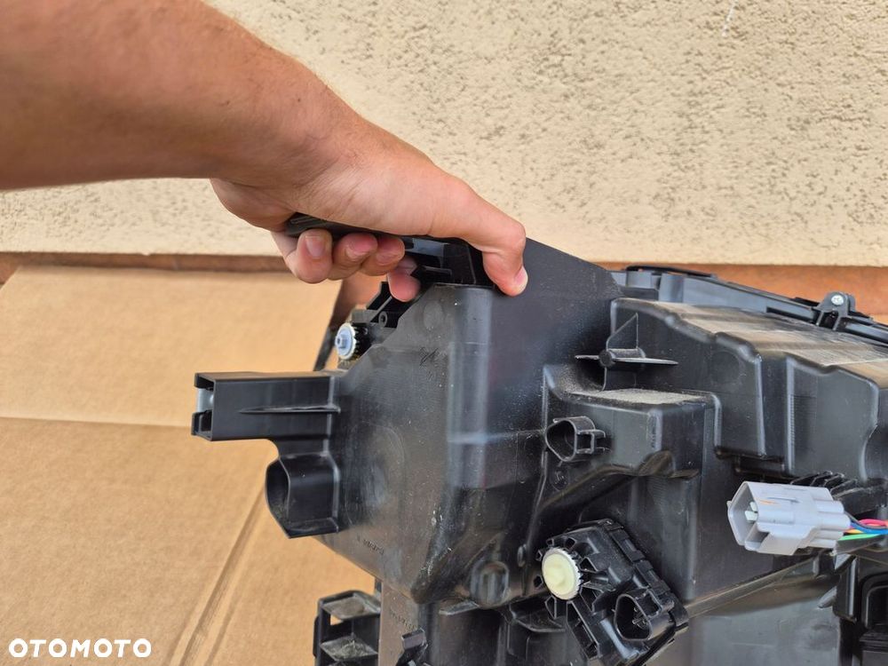 LAMPA PRZEDNIA MITSUBISHI ECPIPSE CROSS FULL LED LIFT ORYGINAŁ - 14