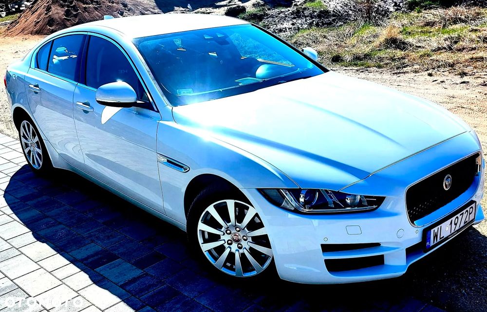Jaguar XE 2.0 D Prestige - 4