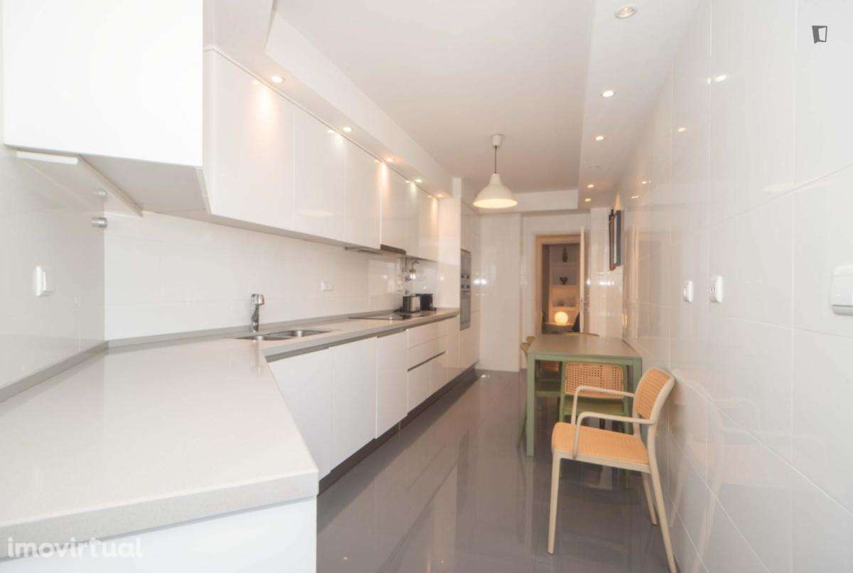 Quarto - localizado em Penha Lisbon - Grande imagem: 4/15