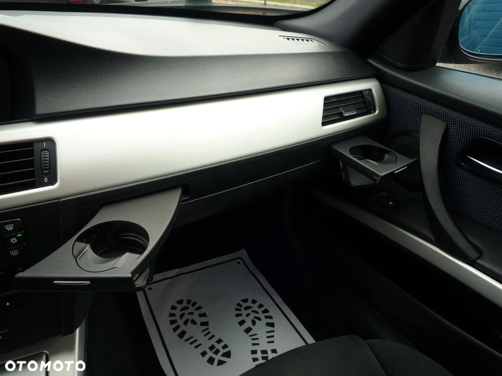 BMW Seria 3 325i xDrive - 28