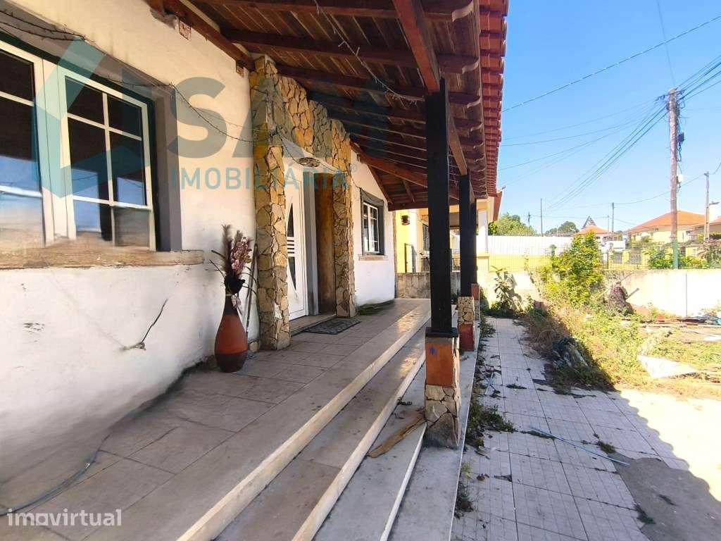 Moradia com Logradouro e Garagem em Zona Privilegiada de Loures - Grande imagem: 2/24