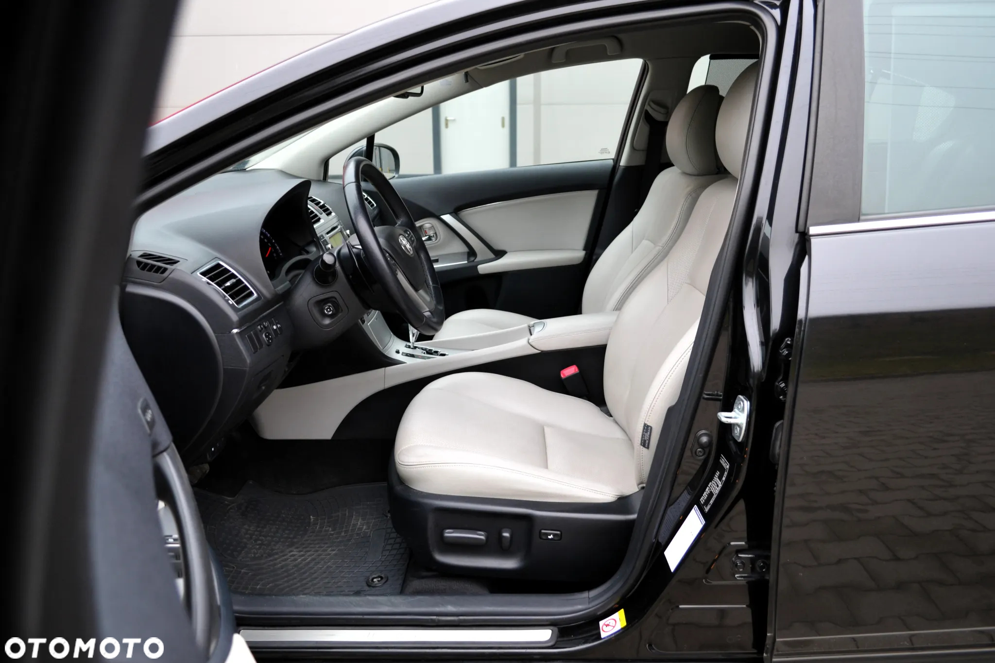 Toyota Avensis 2.0 Prestige NAVI MS - 6