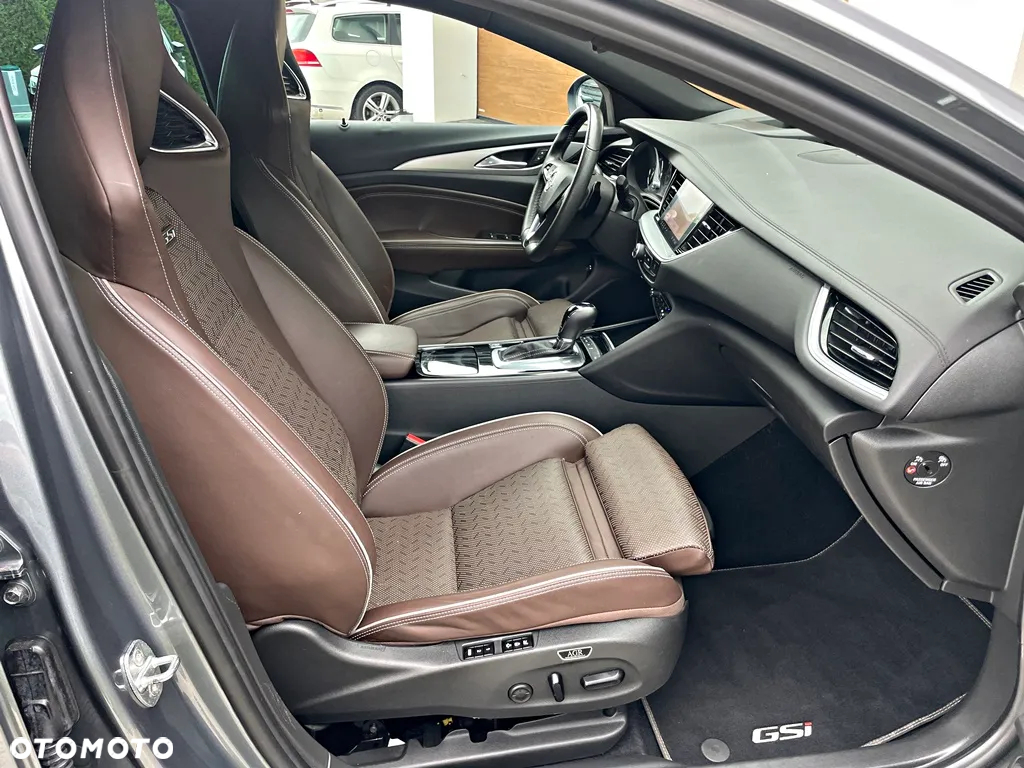Opel Insignia 2.0 T 4x4 GSi S&S - 32