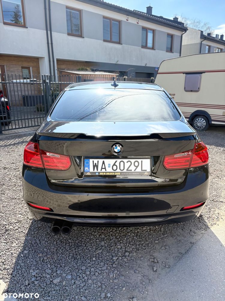 BMW Seria 3 328i Sport Line - 39
