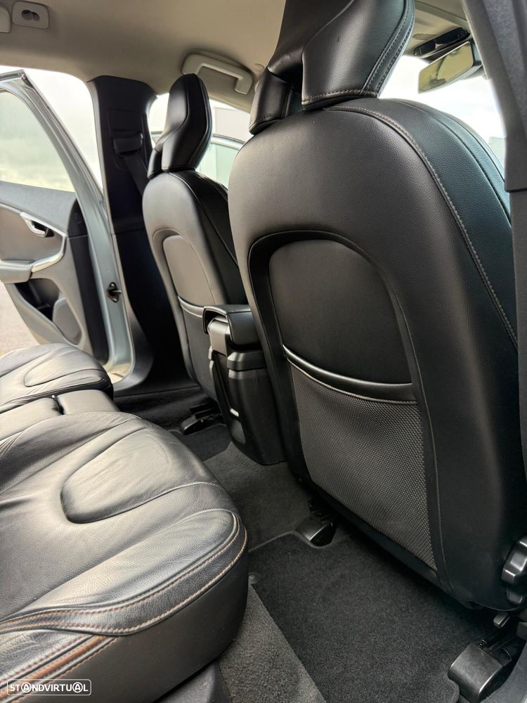Volvo V40 Cross Country - 17
