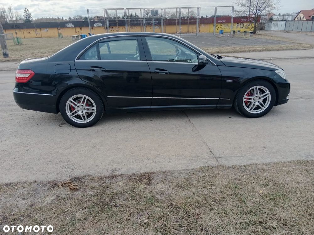 Mercedes-Benz E-Class 2009 photo 3