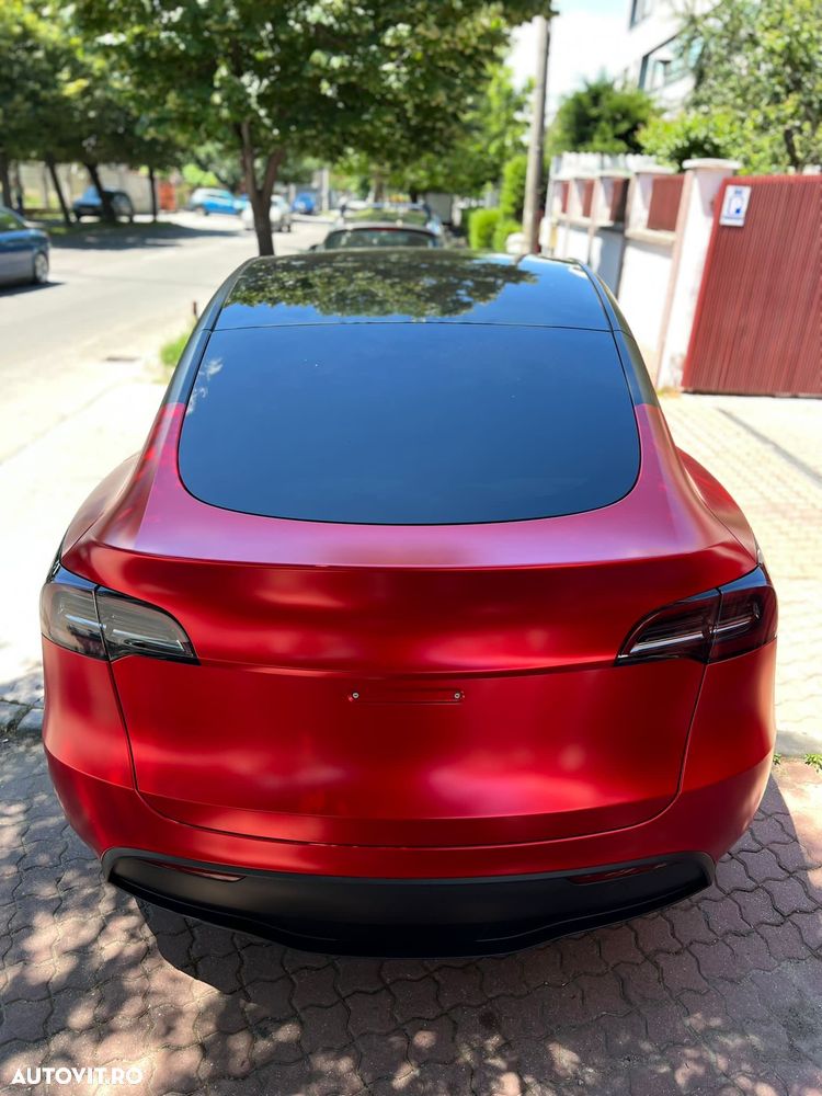 Tesla Model Y - 14