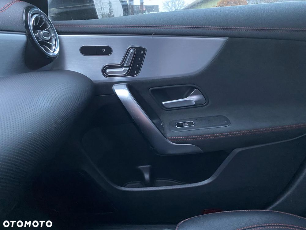 Mercedes-Benz CLA 250 e 8G-DCT AMG Line - 11