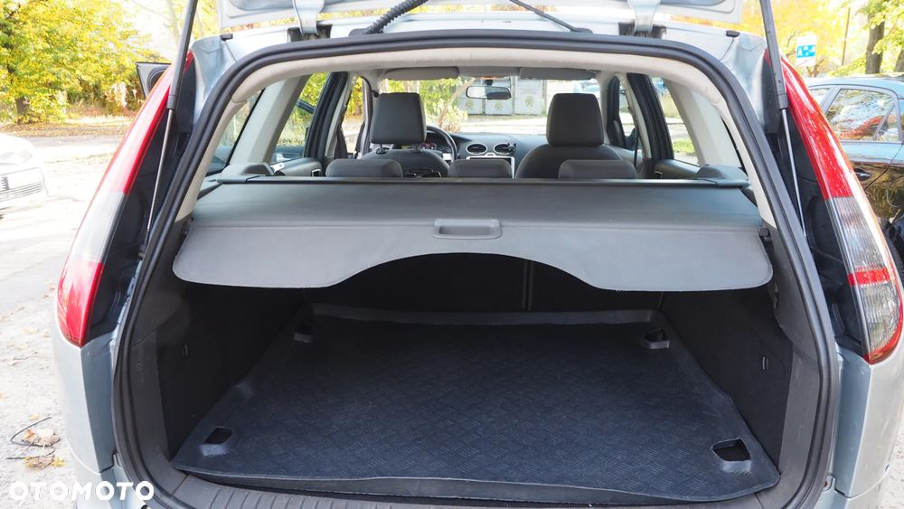 Ford Focus 1.6 16V Trend - 13