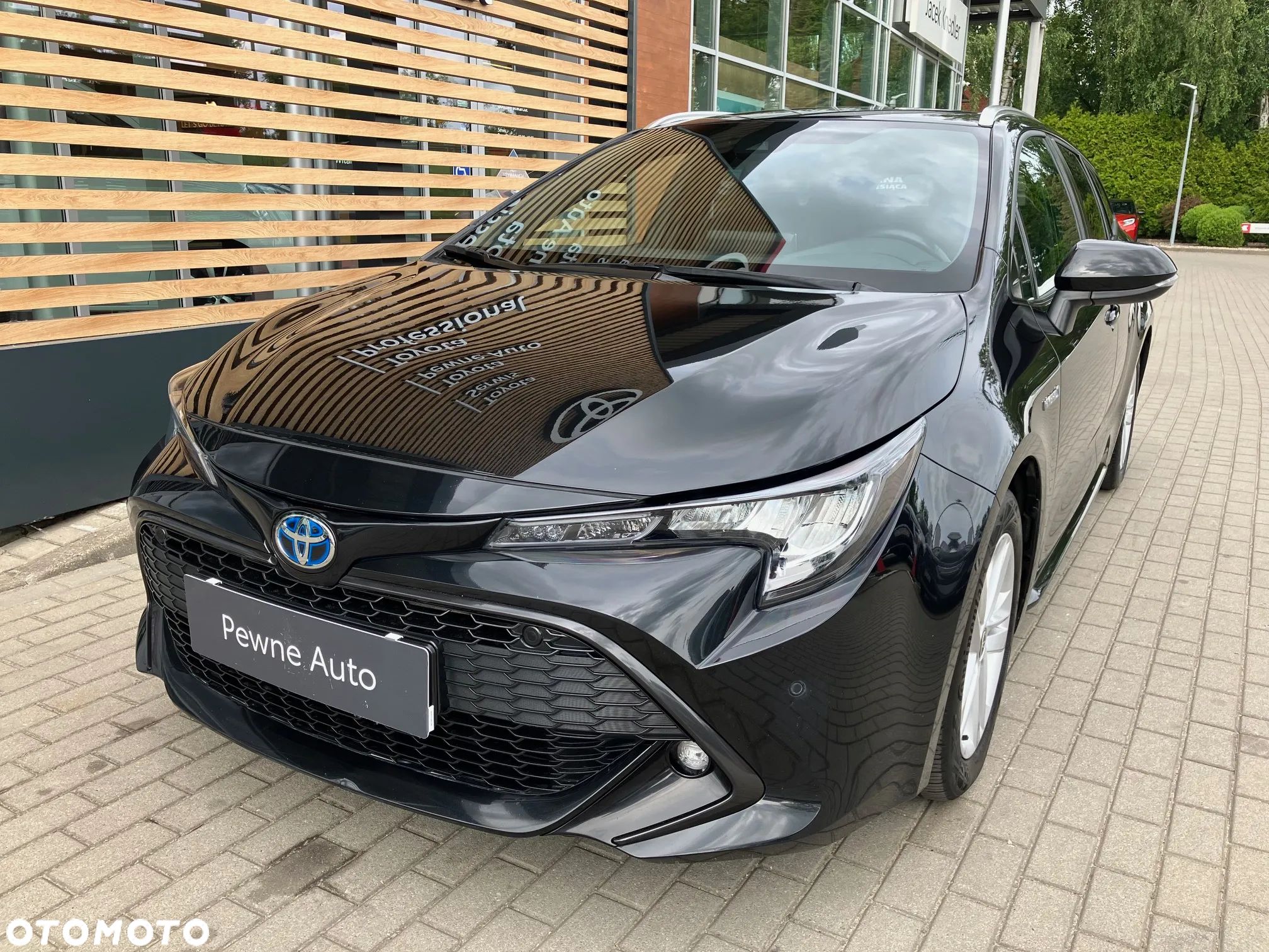 Toyota Corolla 1.8 Hybrid Comfort - 1