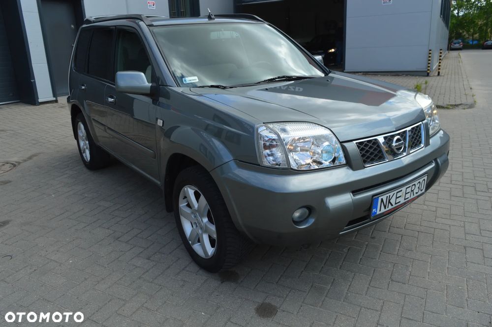 Nissan X-Trail 2.2 dCi 4x4 DPF Comfort - 9