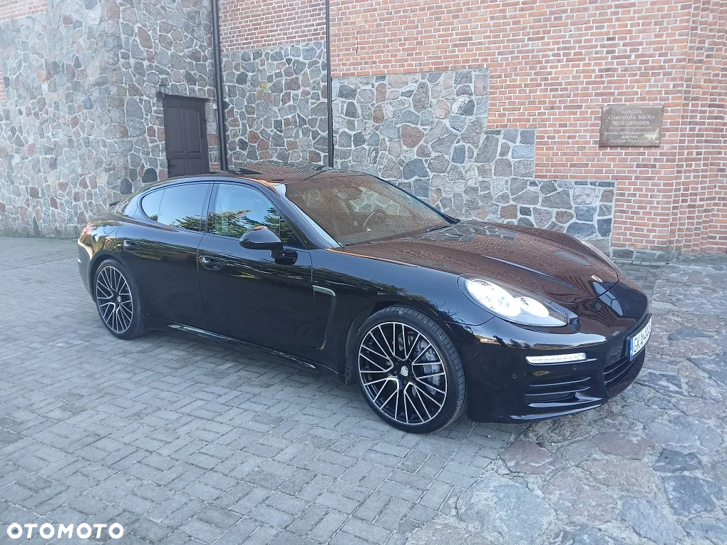 Porsche Panamera - 4