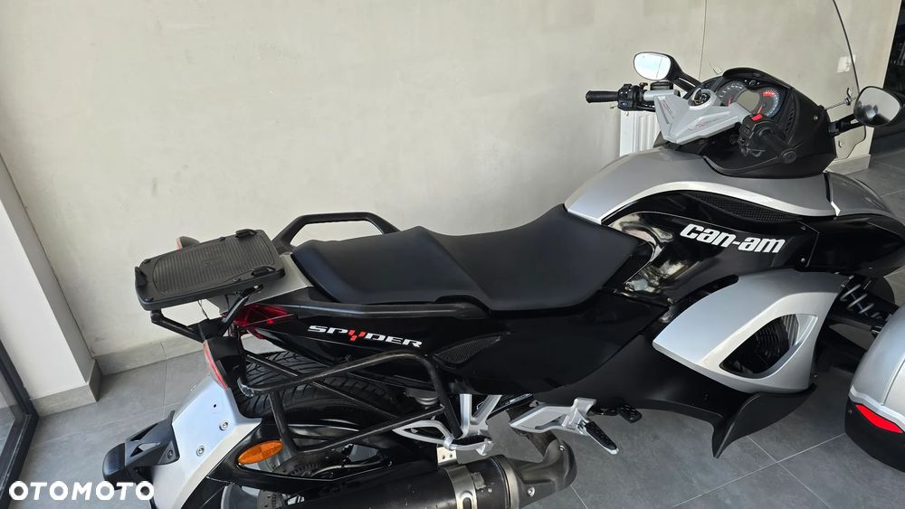 Can-Am Spyder - 23
