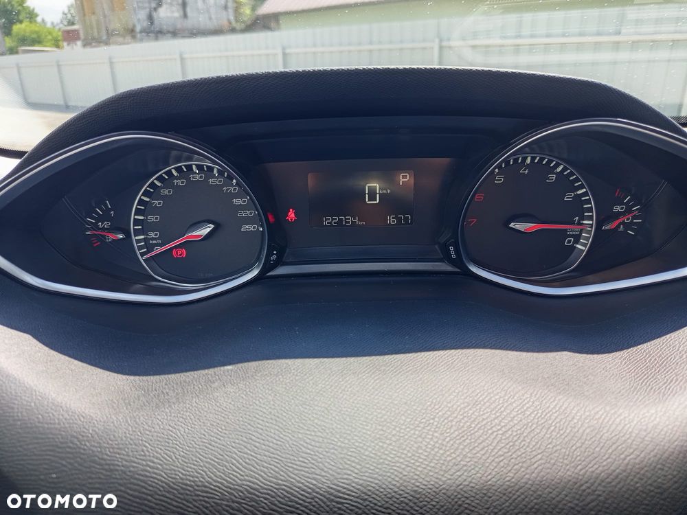 Peugeot 308 - 8