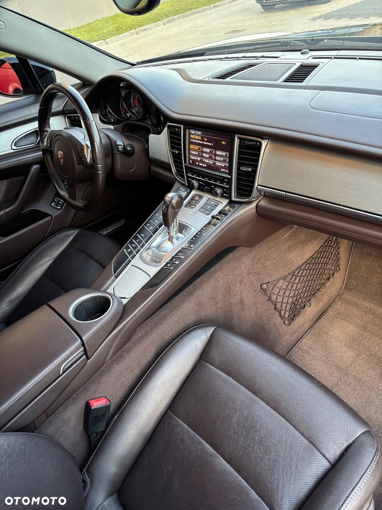Porsche Panamera 4S - 28